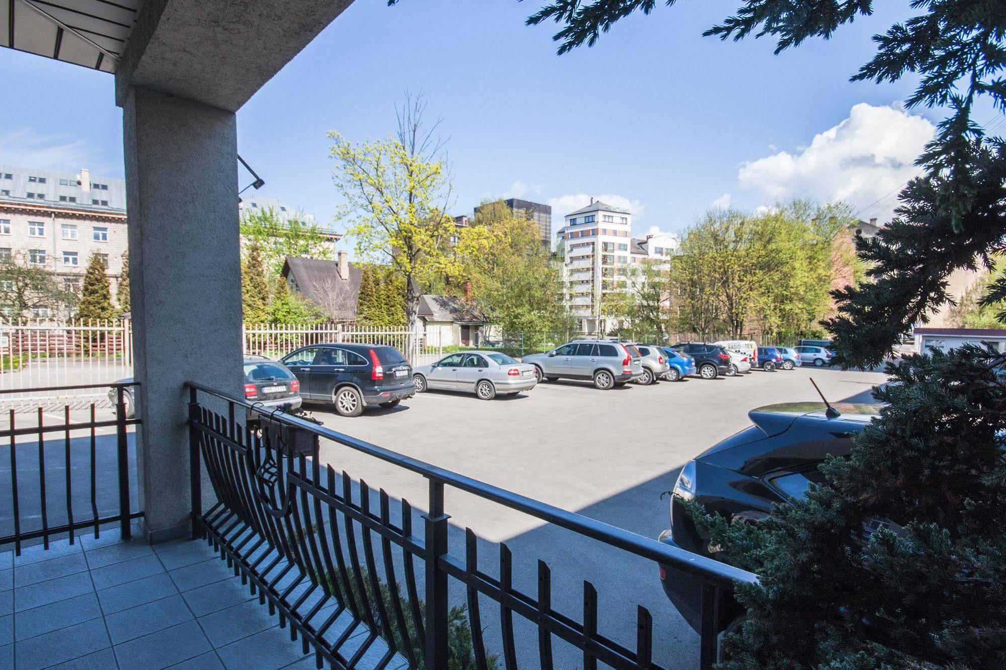 Hotel Kert Free Parking Riga Exteriör bild